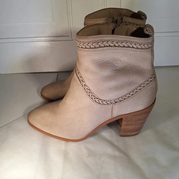ALDO Cathrina Cream Genuine Leather Ankle Boots Mid Heel Size 9 Rope Piping - Picture 3 of 11